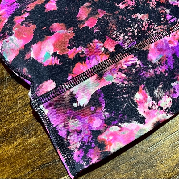 Lululemon Energy Sports Bra Abstract Pink Purple Black Crossback Size 4 - Picture 2 of 6